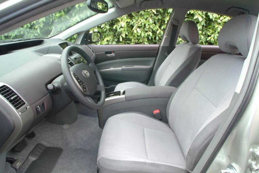  Toyota Prius 2004 года  (фото 41 из 48)